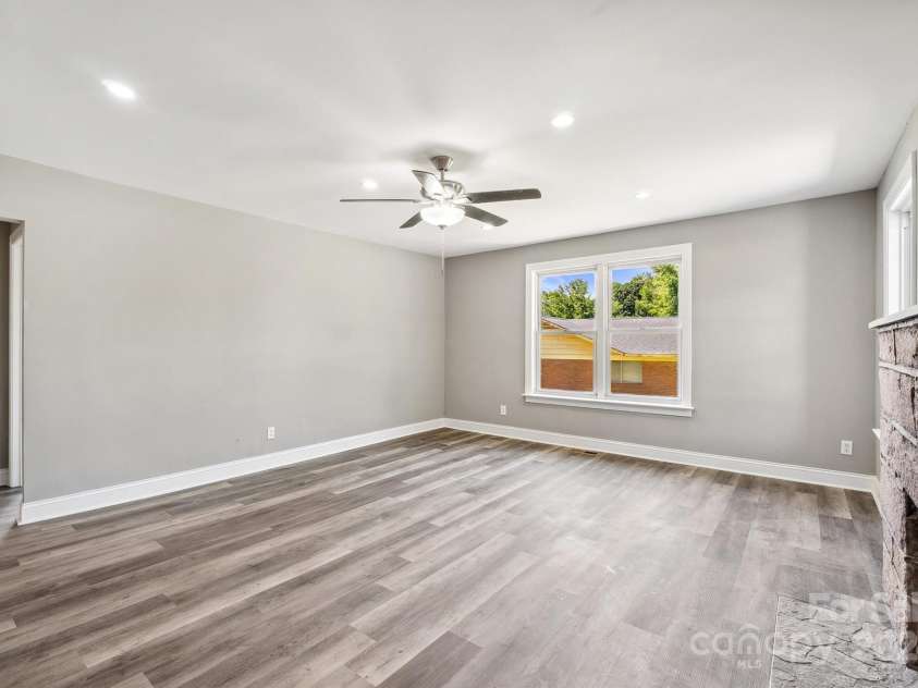 2120 Old Salisbury Concord Road, Concord, NC 28025.  MLS# CAR4149928, YatesRealty ID 7889. Living Room