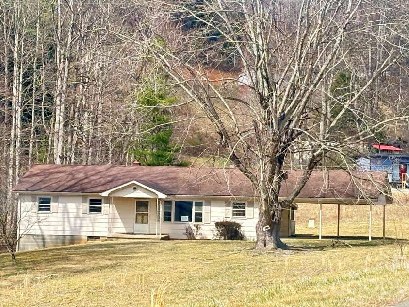 225 Davis Road, Crumpler, NC 28617.  MLS# CAR4349380, YatesRealty ID 7889. 