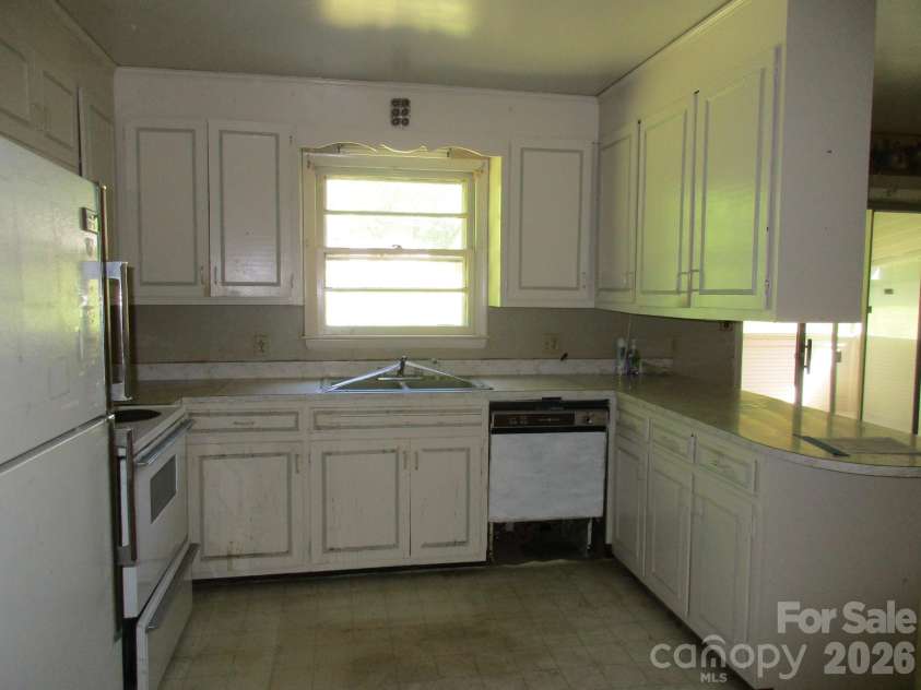 225 Davis Road, Crumpler, NC 28617.  MLS# CAR4349380, YatesRealty ID 7889. 