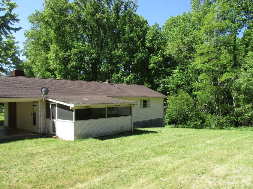 225 Davis Road, Crumpler, NC 28617.  MLS# CAR4349380, YatesRealty ID 7889. 