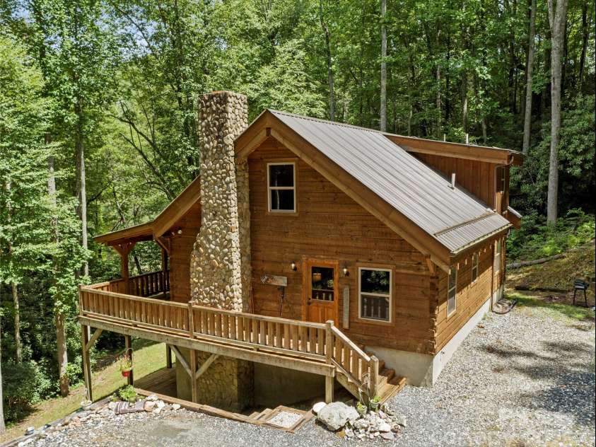 862 Clearwater Lane, Burnsville, NC 28714.  MLS# CAR4164719, YatesRealty ID 789. 