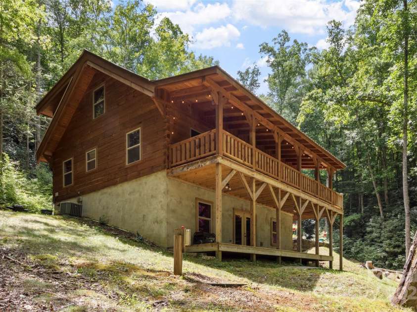 862 Clearwater Lane, Burnsville, NC 28714.  MLS# CAR4164719, YatesRealty ID 789. 