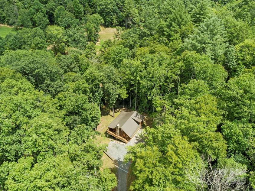 862 Clearwater Lane, Burnsville, NC 28714.  MLS# CAR4164719, YatesRealty ID 789. 