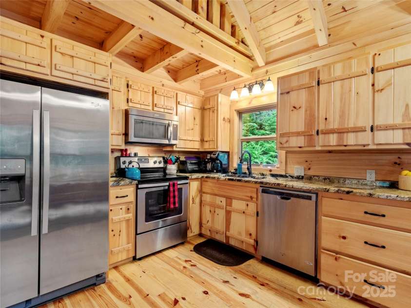 862 Clearwater Lane, Burnsville, NC 28714.  MLS# CAR4164719, YatesRealty ID 789. Kitchen