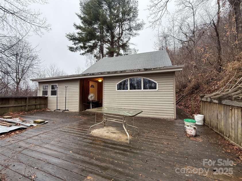 201 Mountain Vista Road, Canton, NC 28716.  MLS# CAR4328176, YatesRealty ID 7890. 