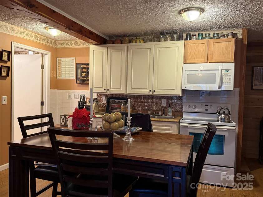 201 Mountain Vista Road, Canton, NC 28716.  MLS# CAR4328176, YatesRealty ID 7890. 