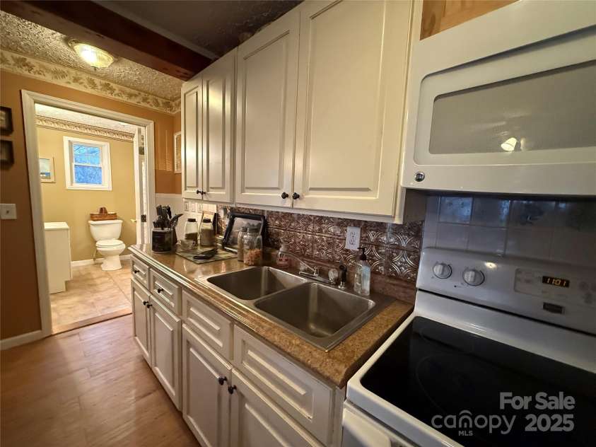 201 Mountain Vista Road, Canton, NC 28716.  MLS# CAR4328176, YatesRealty ID 7890. 