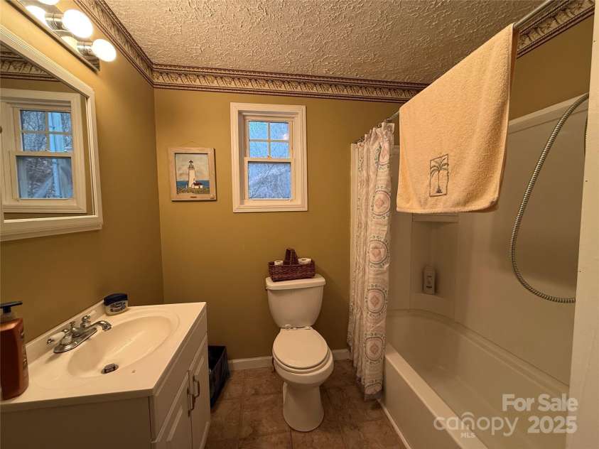 201 Mountain Vista Road, Canton, NC 28716.  MLS# CAR4328176, YatesRealty ID 7890. 