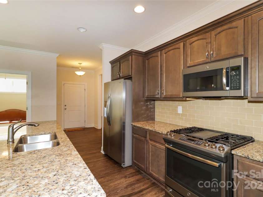 184 Flat Rock Drive, Denver, NC 28037.  MLS# CAR4220616, YatesRealty ID 7892. Arlington maple cabinets