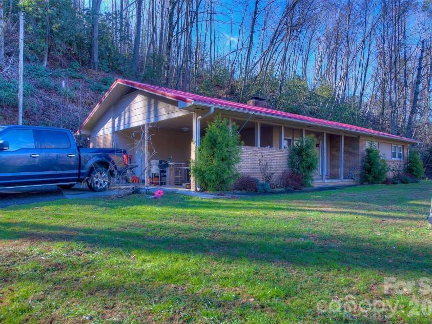 583 Deer Park Lake Road, Spruce Pine, NC 28777.  MLS# CAR4332443, YatesRealty ID 7892. 