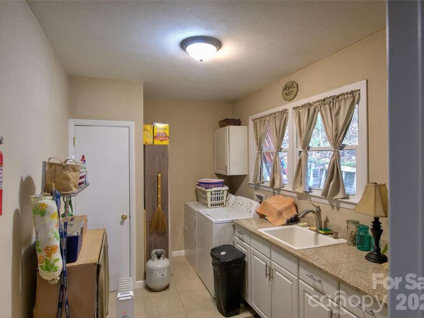 583 Deer Park Lake Road, Spruce Pine, NC 28777.  MLS# CAR4332443, YatesRealty ID 7892. 