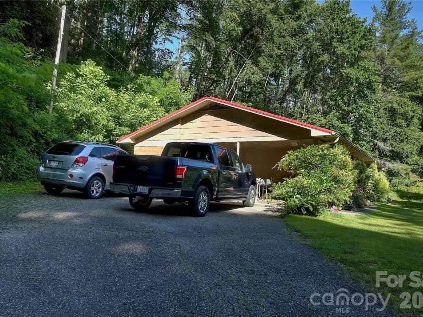 583 Deer Park Lake Road, Spruce Pine, NC 28777.  MLS# CAR4332443, YatesRealty ID 7892. 