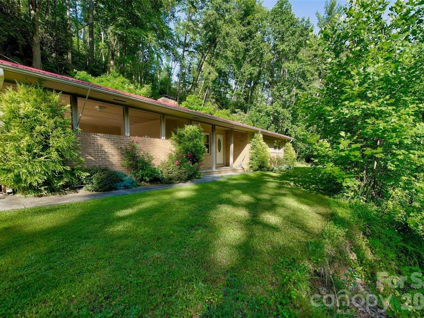 583 Deer Park Lake Road, Spruce Pine, NC 28777.  MLS# CAR4332443, YatesRealty ID 7892. 