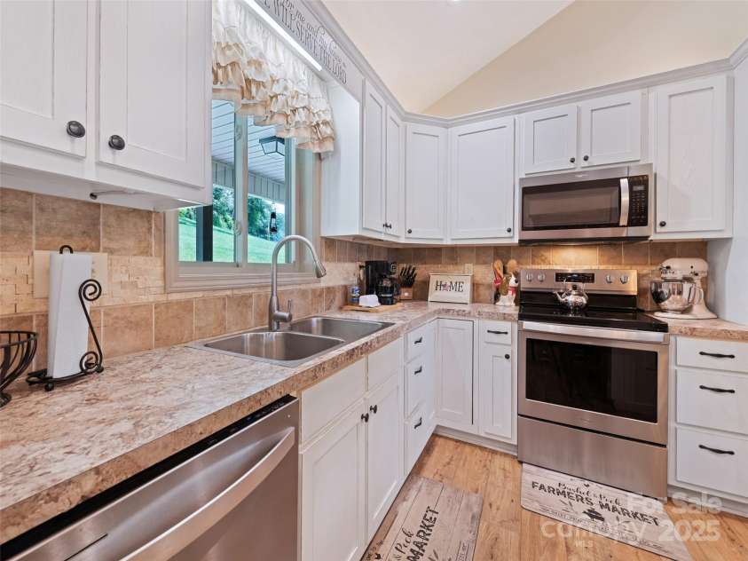 153 Trinity Drive, Clyde, NC 28721.  MLS# CAR4240321, YatesRealty ID 7894. 