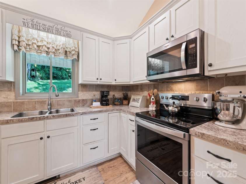 153 Trinity Drive, Clyde, NC 28721.  MLS# CAR4240321, YatesRealty ID 7894. 
