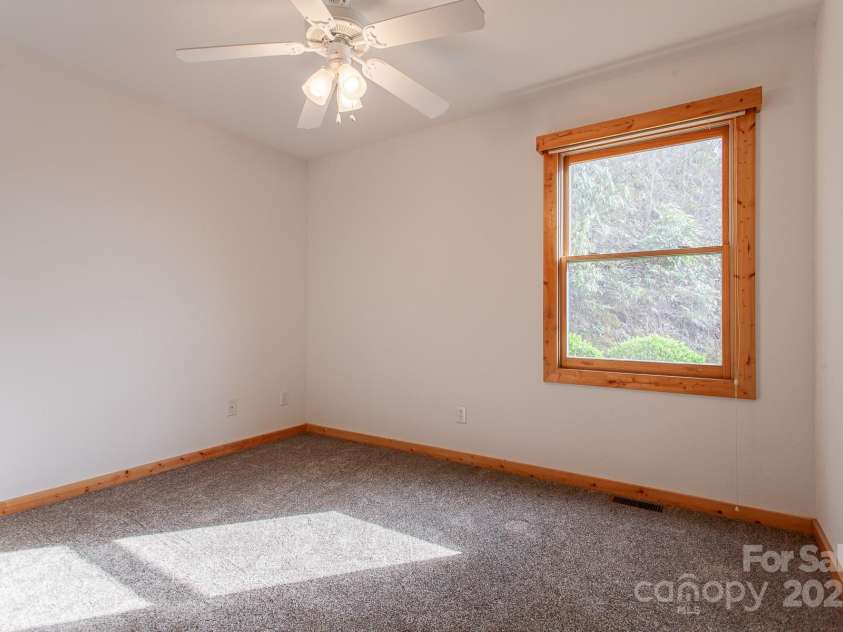 415 Skyview Road, Whittier, NC 28789.  MLS# CAR4247041, YatesRealty ID 7896. 