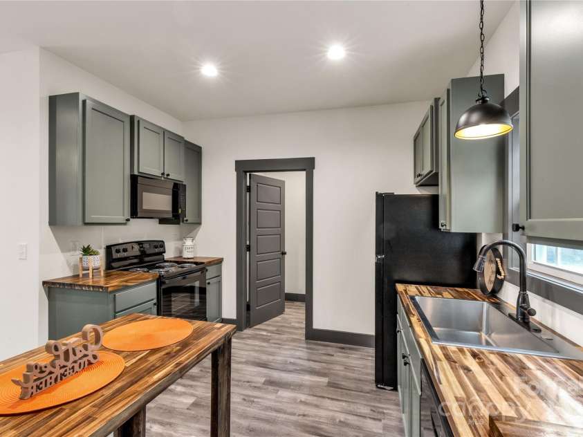 113-C Brookwood Street, Chester, SC 29706.  MLS# CAR4325762, YatesRealty ID 7898. 