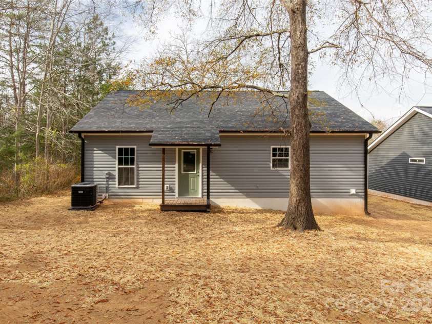 113-C Brookwood Street, Chester, SC 29706.  MLS# CAR4325762, YatesRealty ID 7898. 