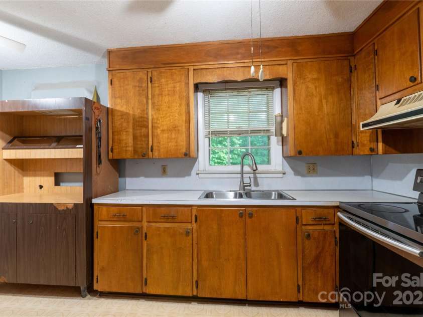 3581 Thompson Street, Newton, NC 28658.  MLS# CAR4219105, YatesRealty ID 790. Kitchen area