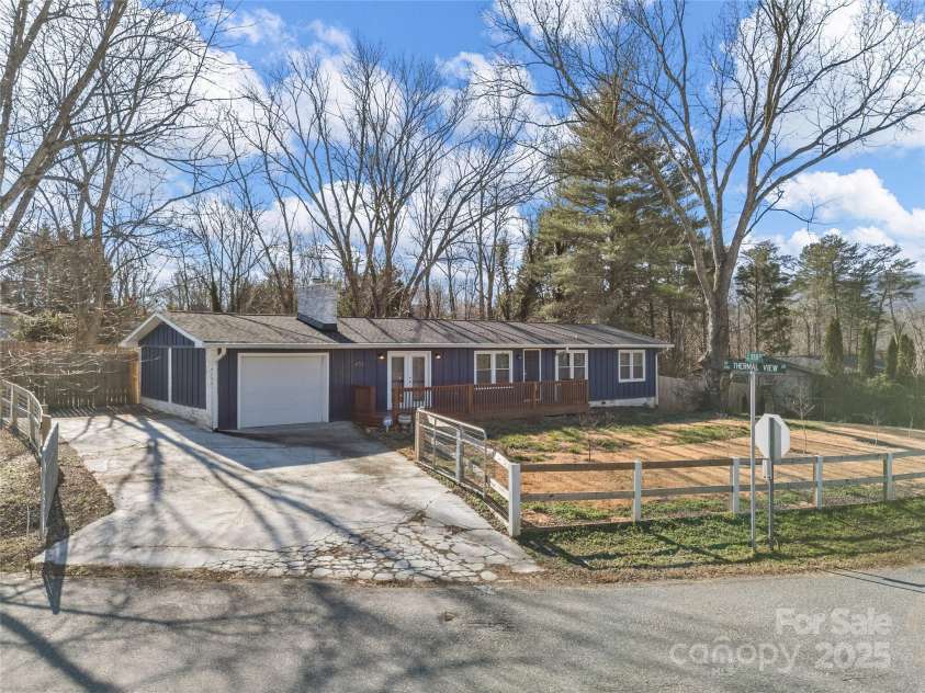 435 Thermal View Drive, Tryon, NC 28782.  MLS# CAR4334421, YatesRealty ID 790. Gated and fully fenced