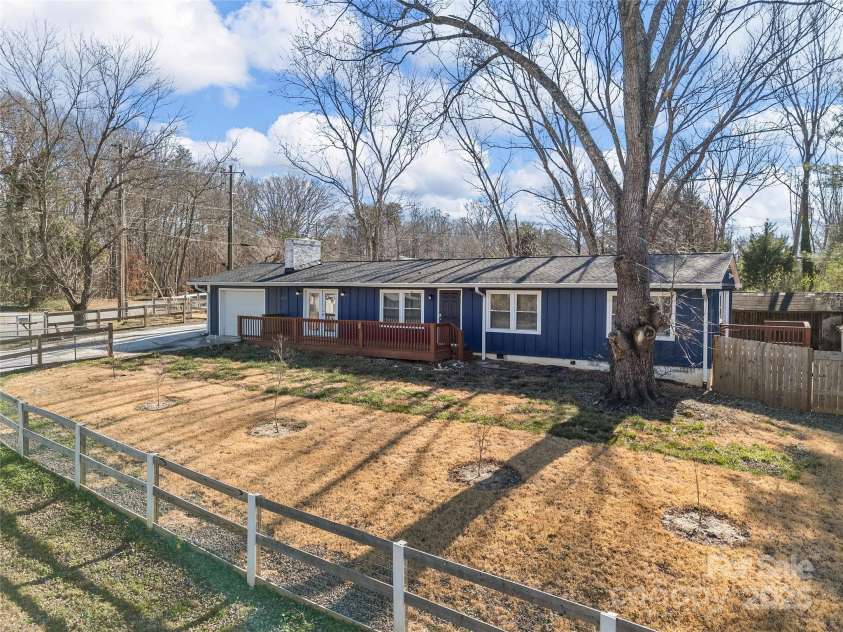 435 Thermal View Drive, Tryon, NC 28782.  MLS# CAR4334421, YatesRealty ID 790. Welcome to 435 Thermal View Drive