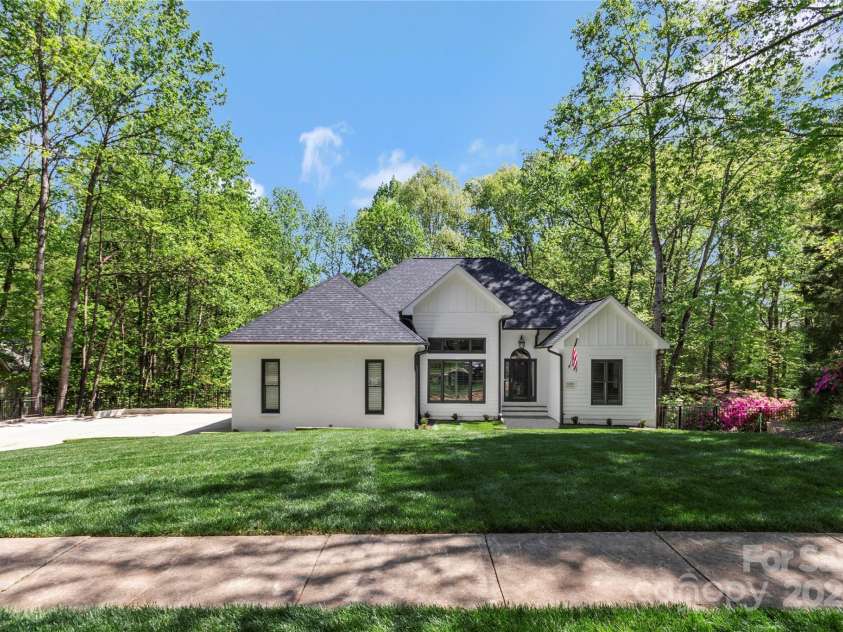 5538 Camelot Drive, Charlotte, NC 28270.  MLS# CAR4248094, YatesRealty ID 7900. 
