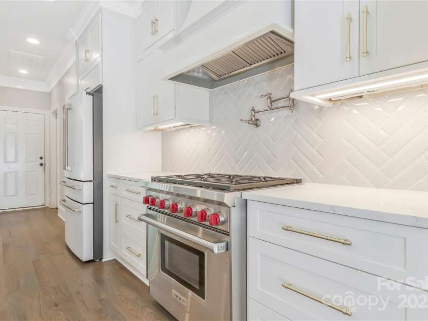 5538 Camelot Drive, Charlotte, NC 28270.  MLS# CAR4248094, YatesRealty ID 7900. 