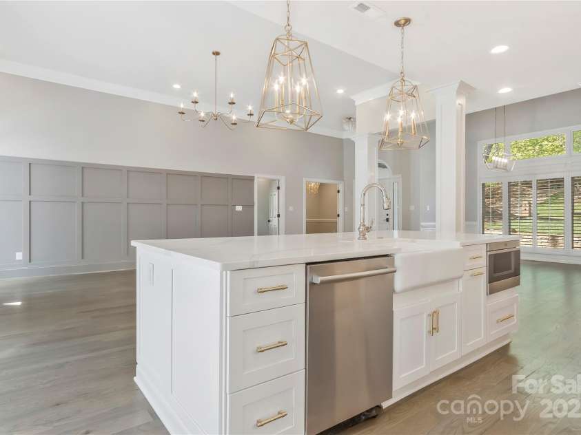 5538 Camelot Drive, Charlotte, NC 28270.  MLS# CAR4248094, YatesRealty ID 7900. 