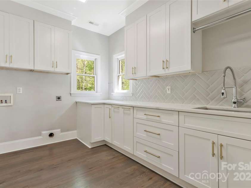 5538 Camelot Drive, Charlotte, NC 28270.  MLS# CAR4248094, YatesRealty ID 7900. 