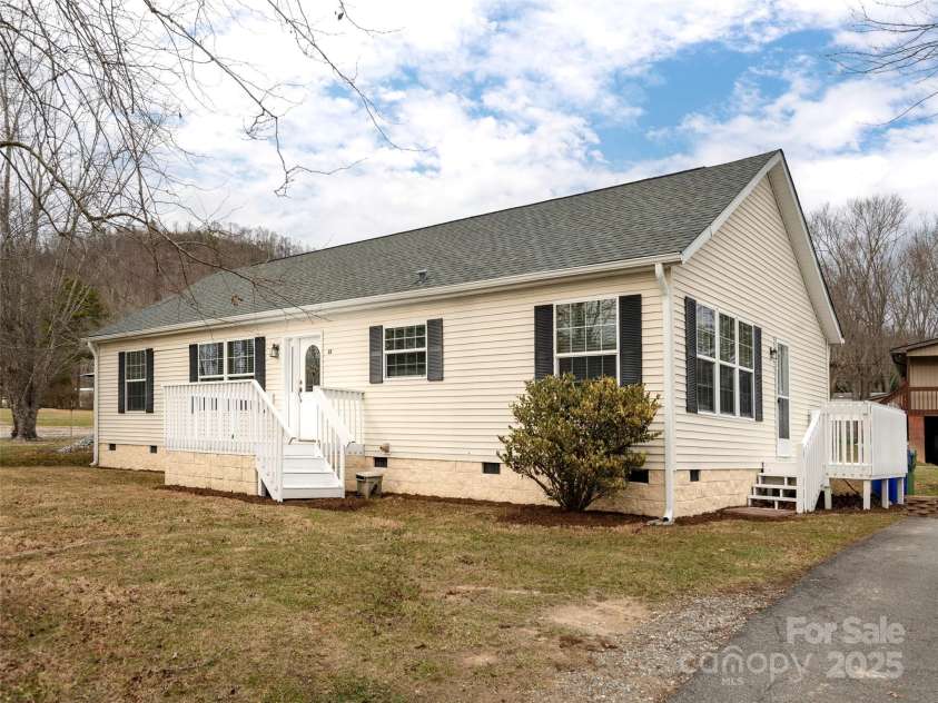65 Philips Court, Fletcher, NC 28732.  MLS# CAR4331850, YatesRealty ID 7901. 