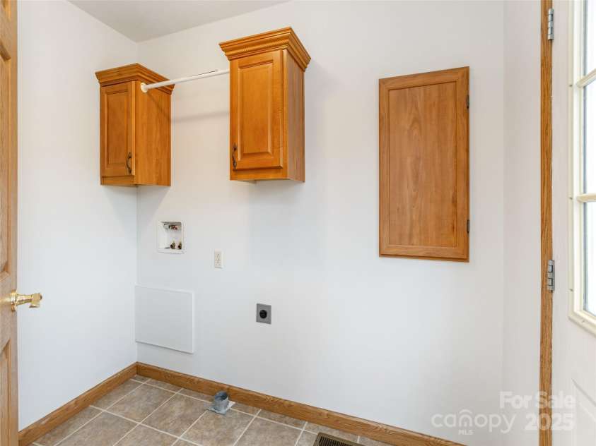 65 Philips Court, Fletcher, NC 28732.  MLS# CAR4331850, YatesRealty ID 7901. 