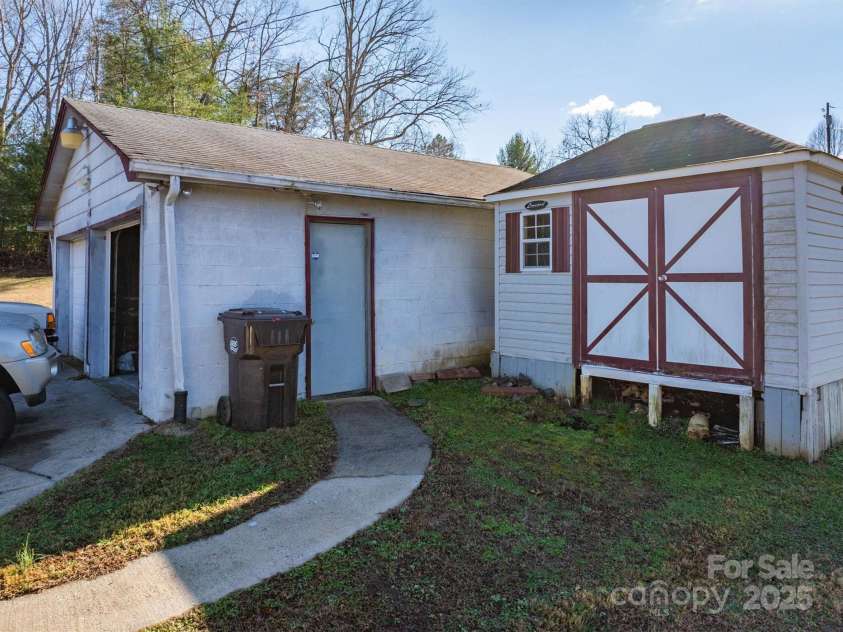811 Kathy Drive, Connelly Springs, NC 28612.  MLS# CAR4211422, YatesRealty ID 7901. 