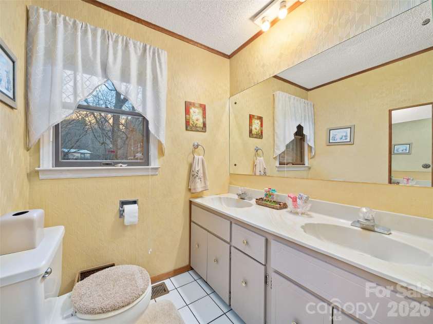 1280 Hamburg Road, Bakersville, NC 28705.  MLS# CAR4336829, YatesRealty ID 7902. 