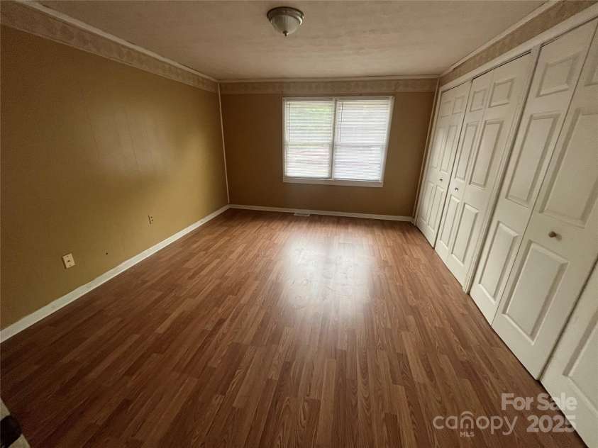61 20th Street, Asheville, NC 28806.  MLS# CAR4241743, YatesRealty ID 7902. Br3