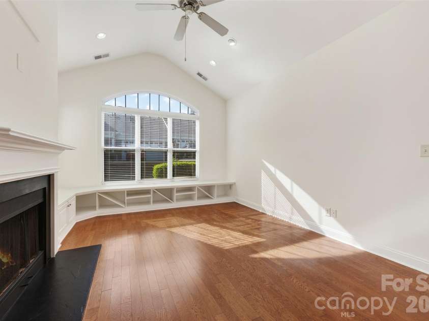 2803 Bellasera Way, Matthews, NC 28105.  MLS# CAR4363385, YatesRealty ID 7903. 