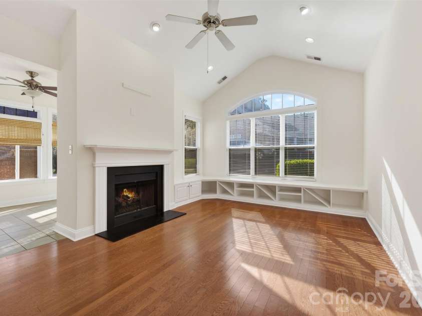 2803 Bellasera Way, Matthews, NC 28105.  MLS# CAR4363385, YatesRealty ID 7903. 