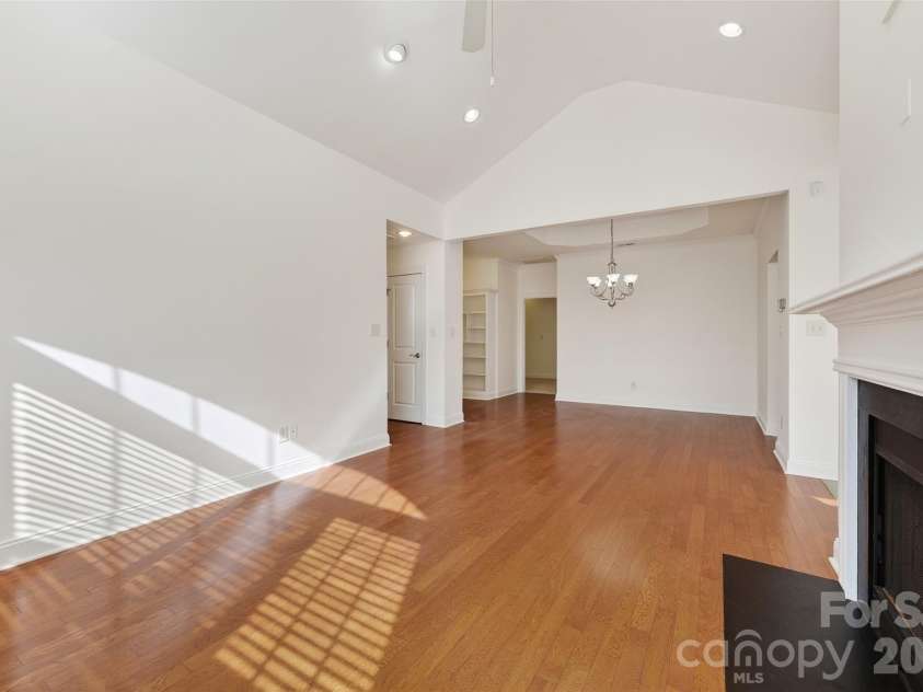 2803 Bellasera Way, Matthews, NC 28105.  MLS# CAR4363385, YatesRealty ID 7903. 
