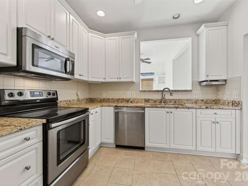 2803 Bellasera Way, Matthews, NC 28105.  MLS# CAR4363385, YatesRealty ID 7903. 