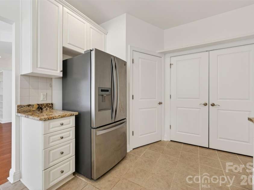 2803 Bellasera Way, Matthews, NC 28105.  MLS# CAR4363385, YatesRealty ID 7903. 
