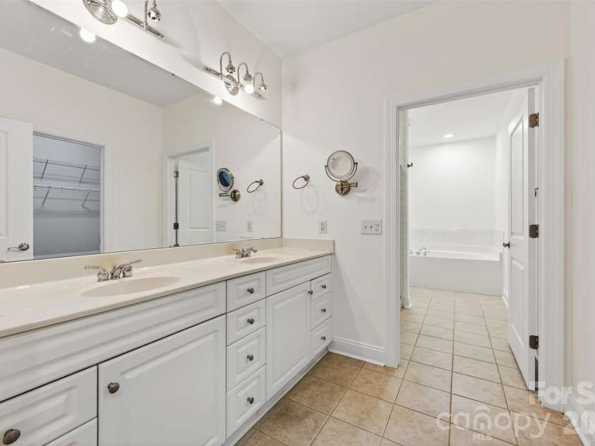 2803 Bellasera Way, Matthews, NC 28105.  MLS# CAR4363385, YatesRealty ID 7903. 