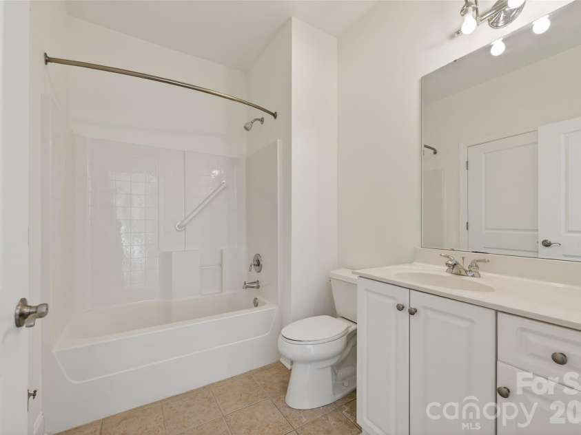 2803 Bellasera Way, Matthews, NC 28105.  MLS# CAR4363385, YatesRealty ID 7903. 