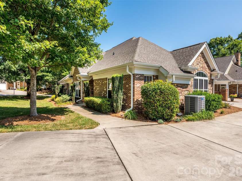 2803 Bellasera Way, Matthews, NC 28105.  MLS# CAR4363385, YatesRealty ID 7903. 