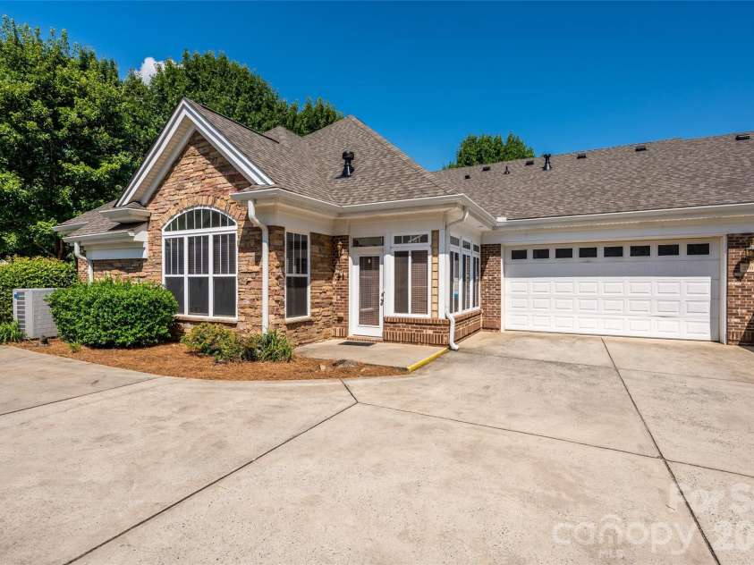 2803 Bellasera Way, Matthews, NC 28105.  MLS# CAR4363385, YatesRealty ID 7903. 