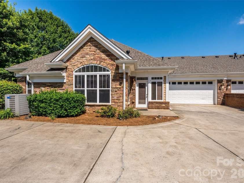 2803 Bellasera Way, Matthews, NC 28105.  MLS# CAR4363385, YatesRealty ID 7903. 