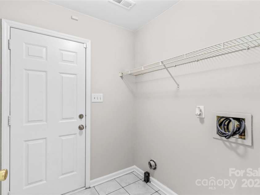 1807 Sugar Hollow Drive, Charlotte, NC 28214.  MLS# CAR4247073, YatesRealty ID 7904. 1st Floor Landry Room