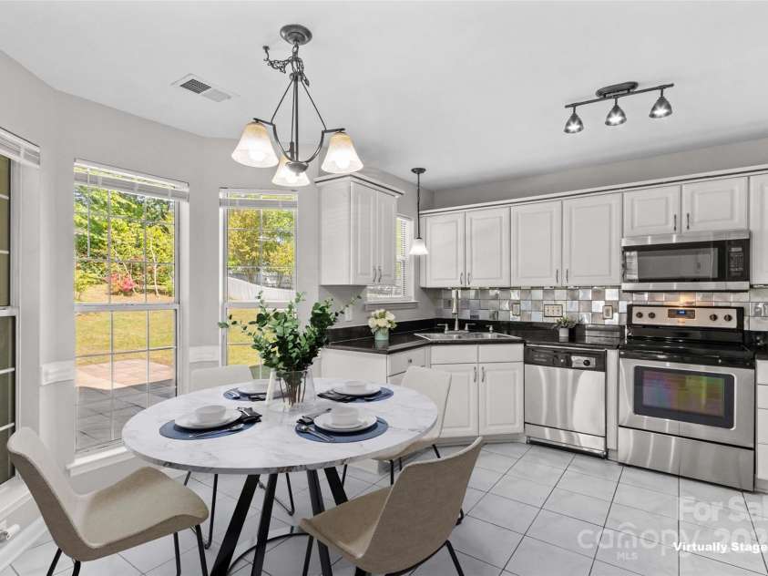 1807 Sugar Hollow Drive, Charlotte, NC 28214.  MLS# CAR4247073, YatesRealty ID 7904. Kitchen Virtually Staged