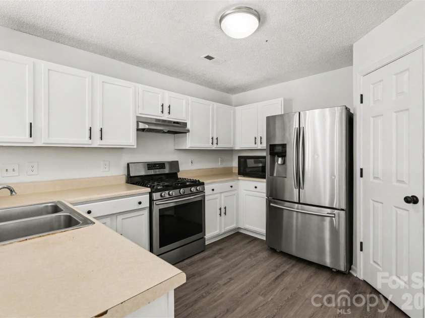 4407 Devonhill Lane, Charlotte, NC 28269.  MLS# CAR4349377, YatesRealty ID 7904. 