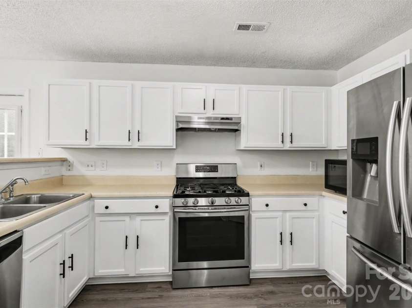 4407 Devonhill Lane, Charlotte, NC 28269.  MLS# CAR4349377, YatesRealty ID 7904. 