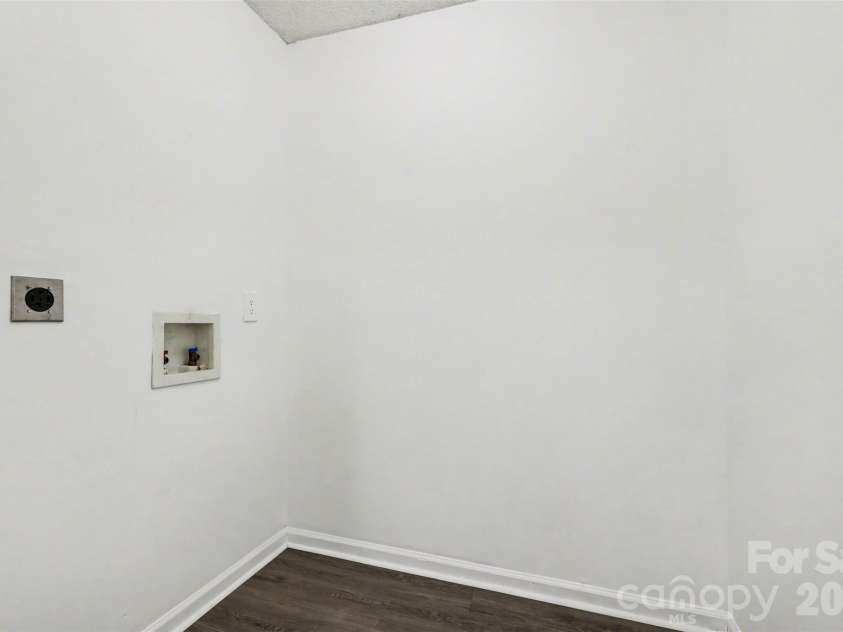4407 Devonhill Lane, Charlotte, NC 28269.  MLS# CAR4349377, YatesRealty ID 7904. 