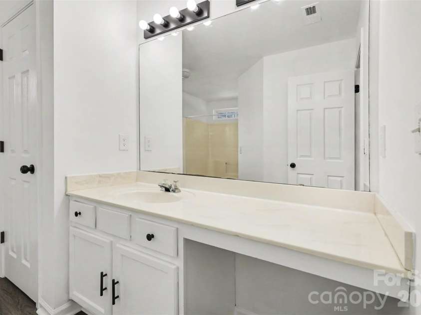 4407 Devonhill Lane, Charlotte, NC 28269.  MLS# CAR4349377, YatesRealty ID 7904. 